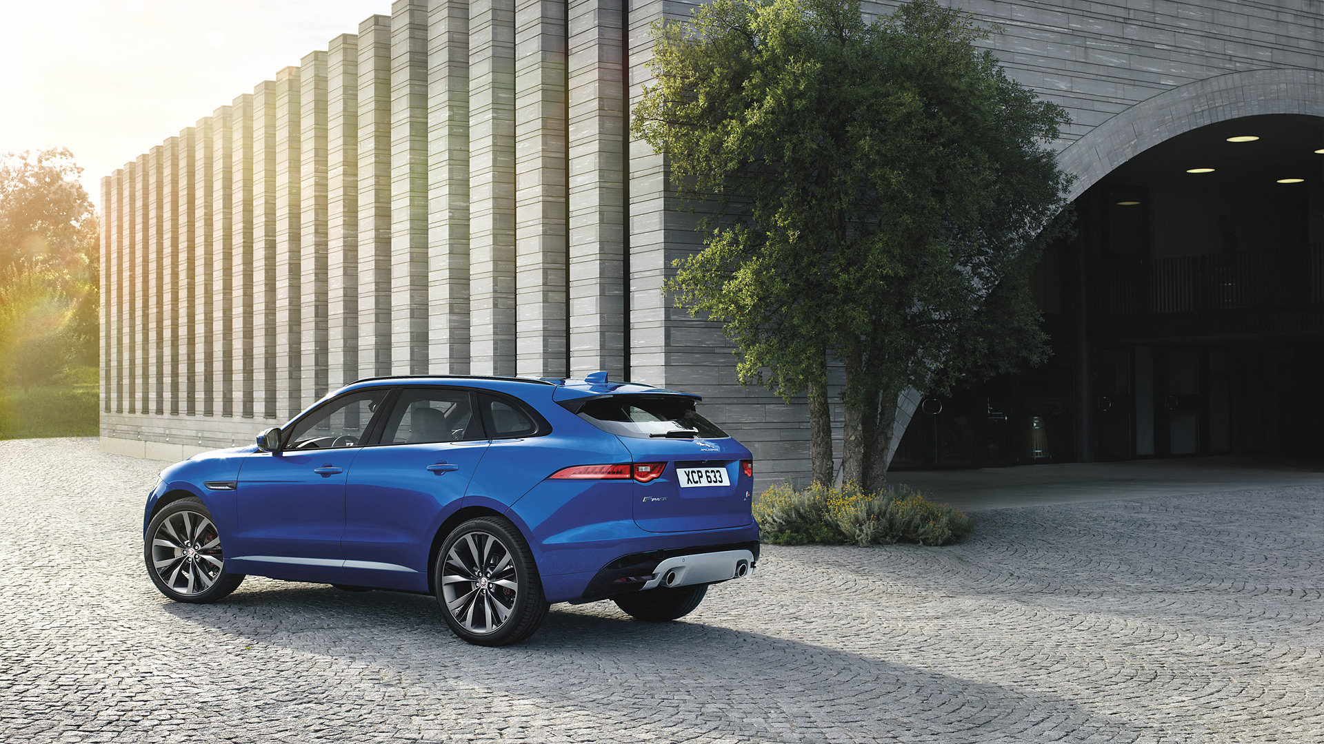 2017 Jaguar F-Pace 4