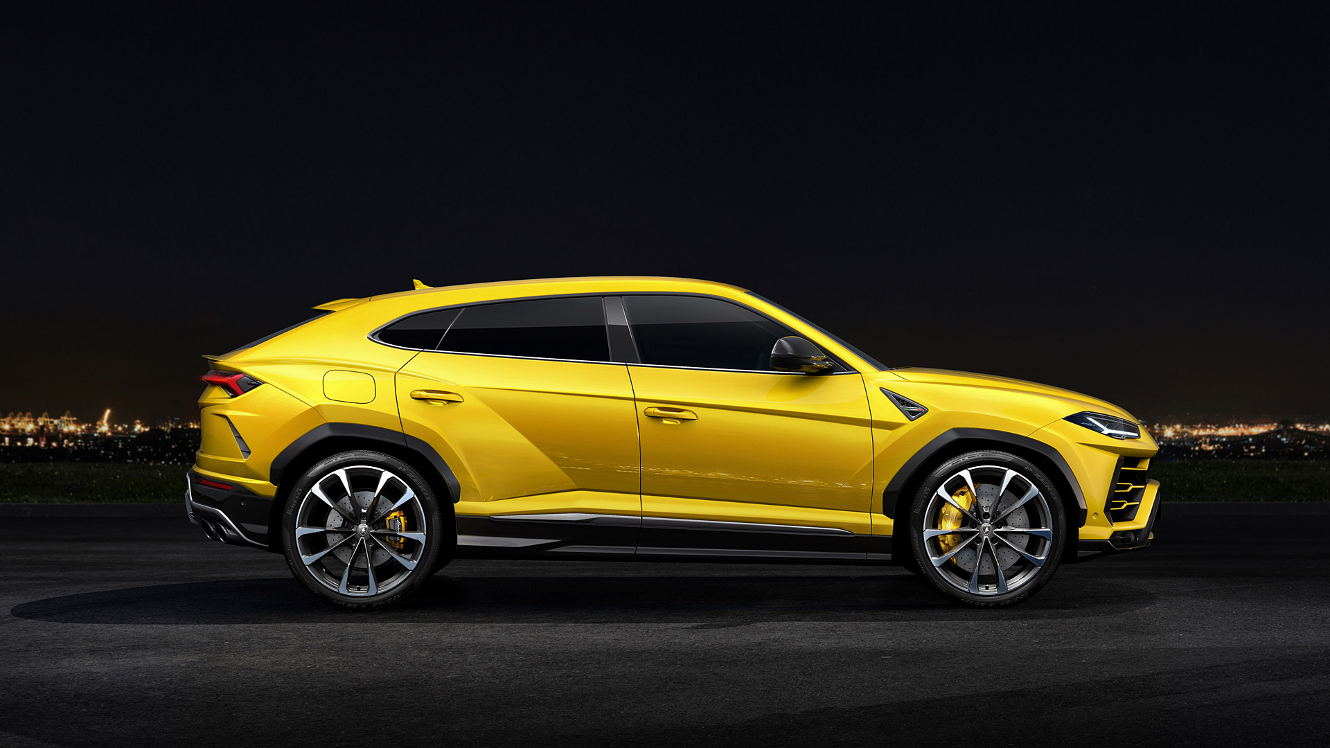 2019 Lamborghini Urus 2