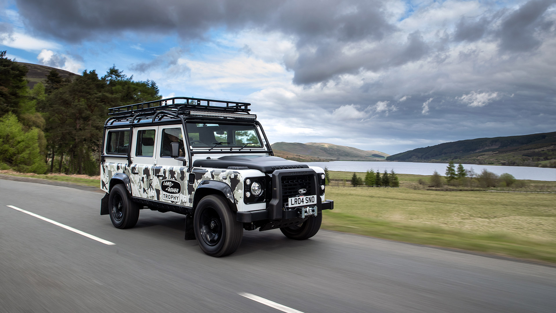 2022 Land Rover Defender Works V8 Trophy II 3