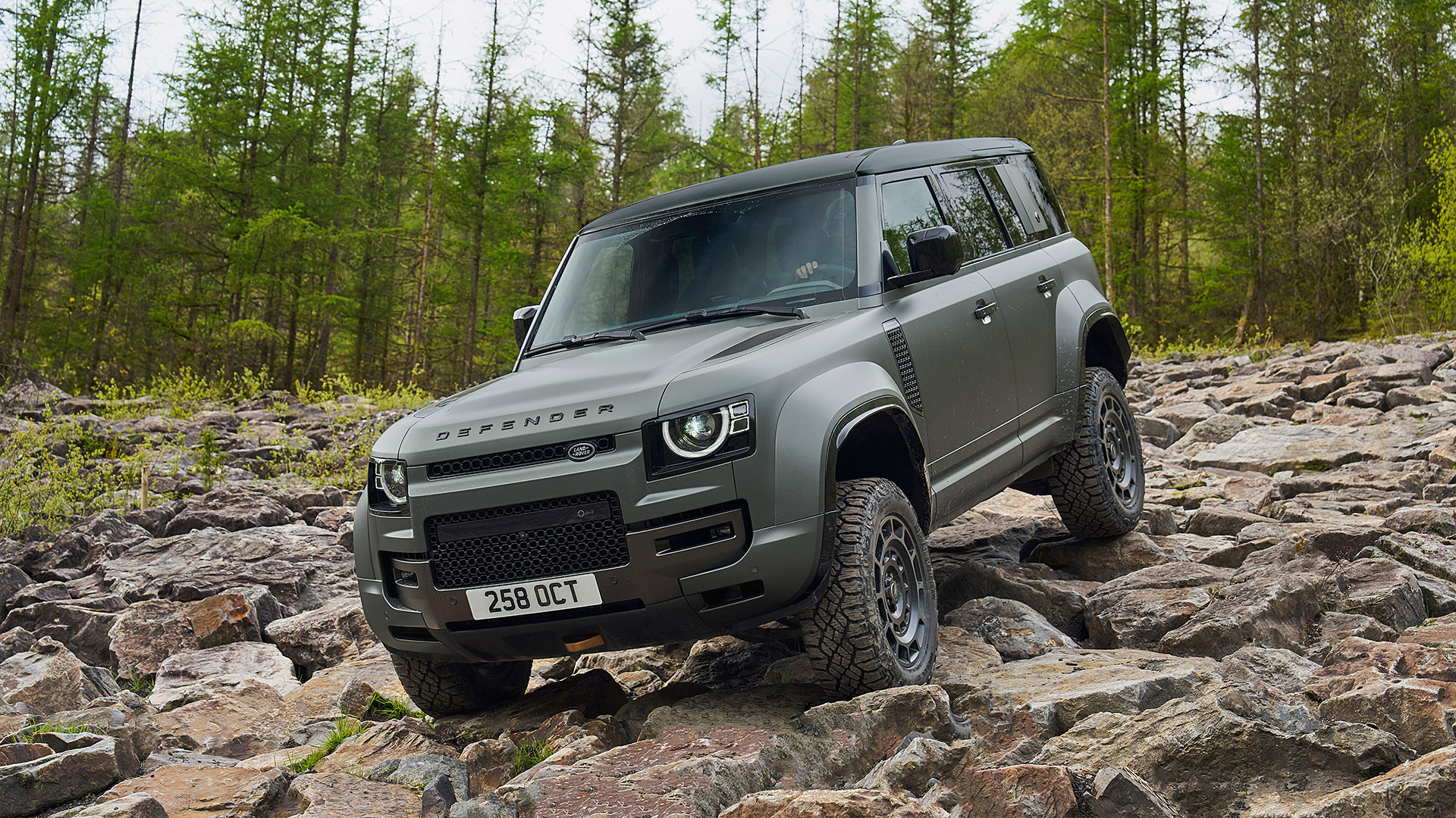 2025 Land Rover Defender Octa 5