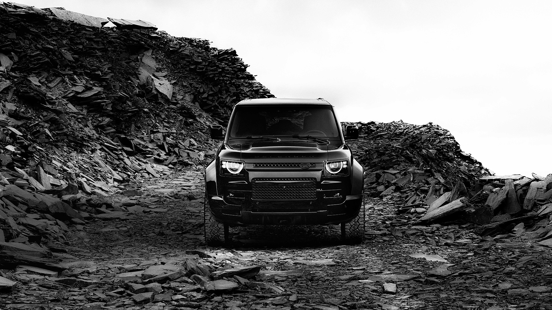 2026 Land Rover Defender Octa Black 4